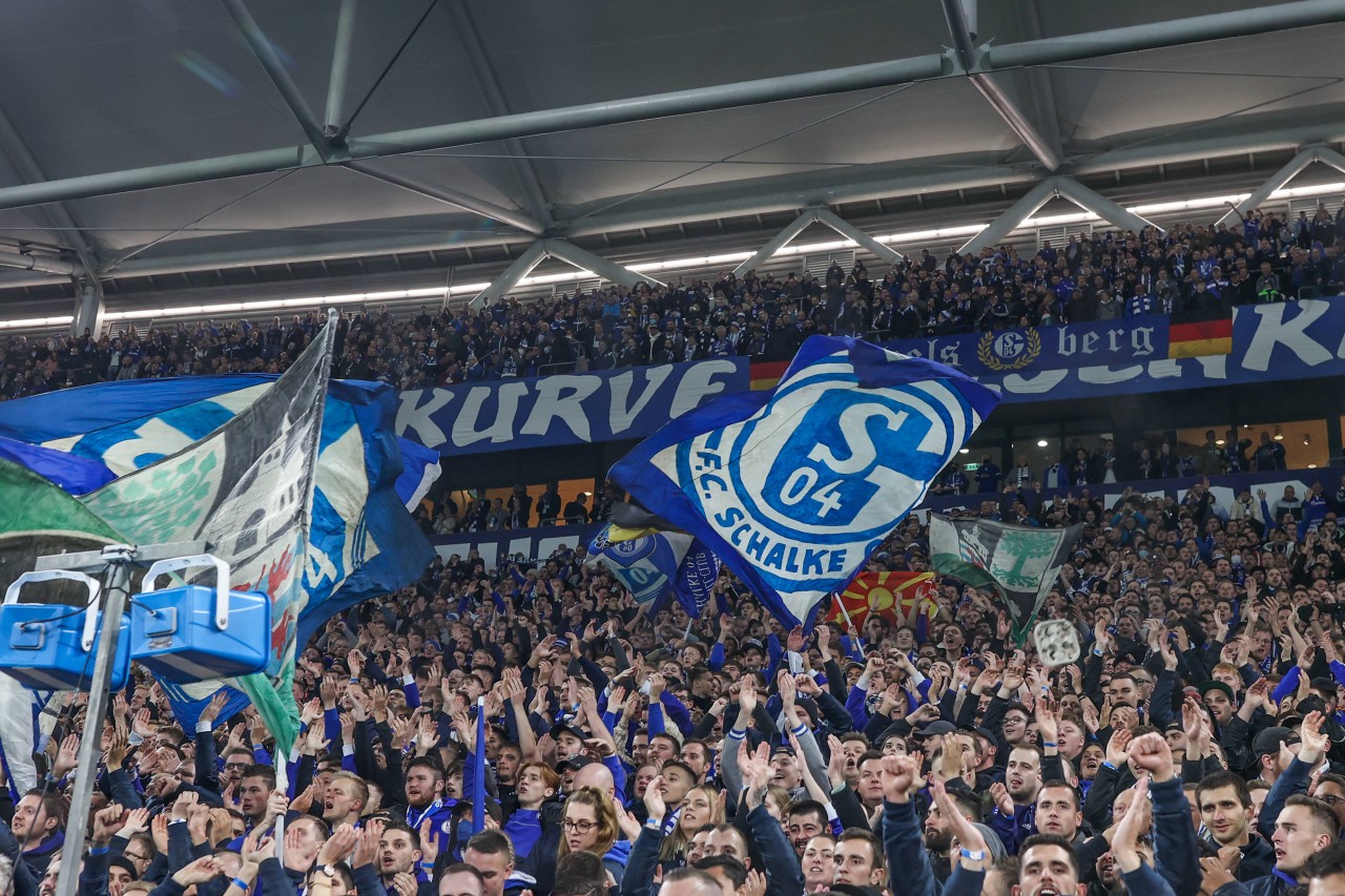 Der FC Schalke 04 wendet sich mit einer eindringlichen Nachricht an seine Fans.