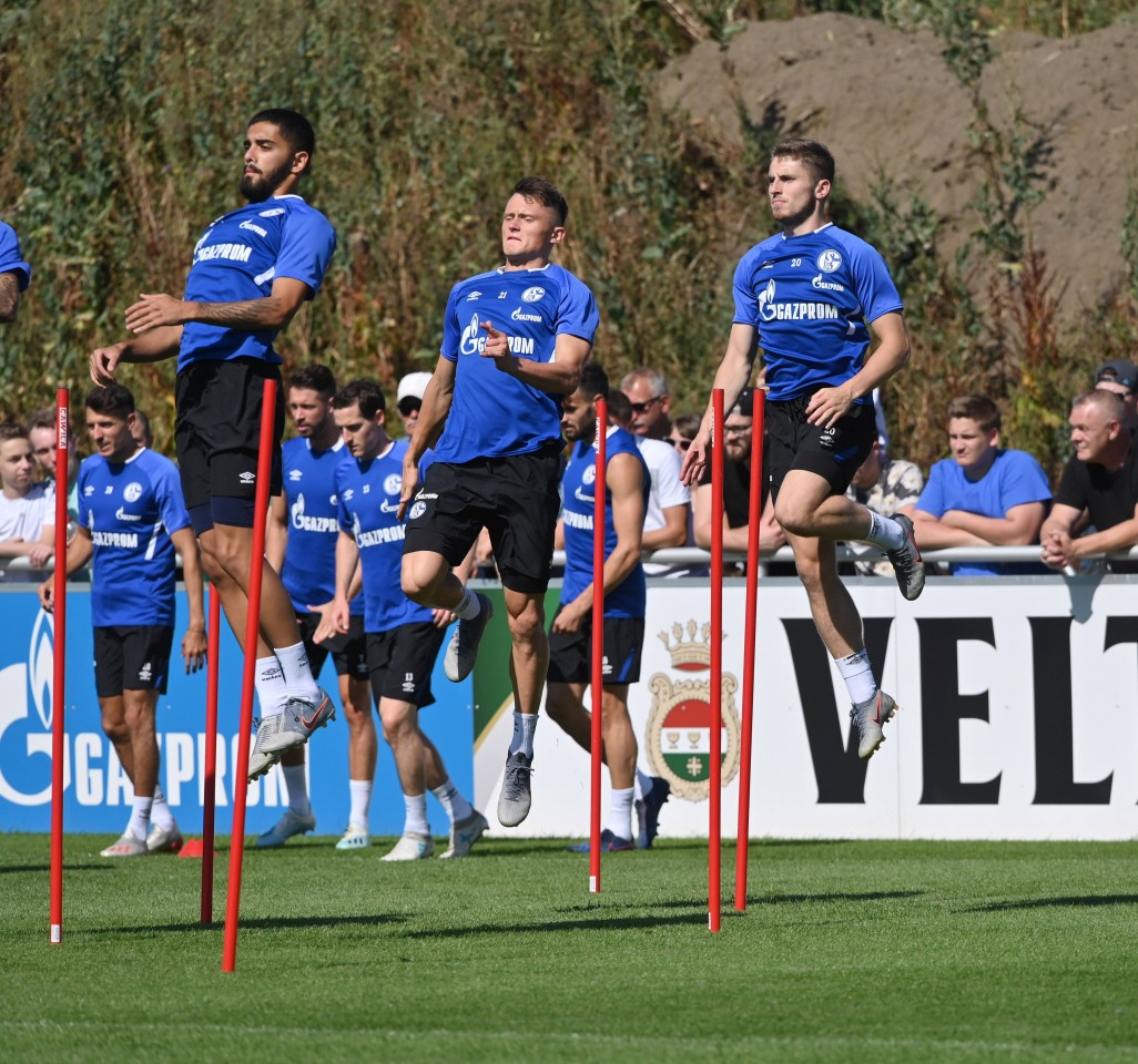 Görkem Can (l.) war beim FC Schalke 04 einst ein vielversprechendes Talent. Aktuell ist er vereinslos. Ob er beim S04 wieder zur alte Stärke zurückfinden kann?