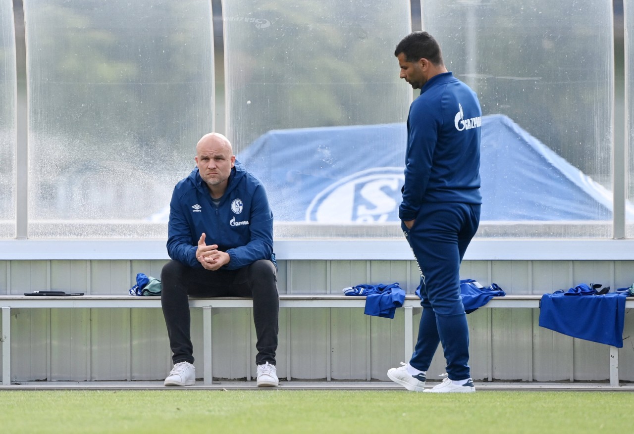 Haben die Verantwortlichen des FC Schalke 04 Zweifel an S04-Trainer Grammozis ?