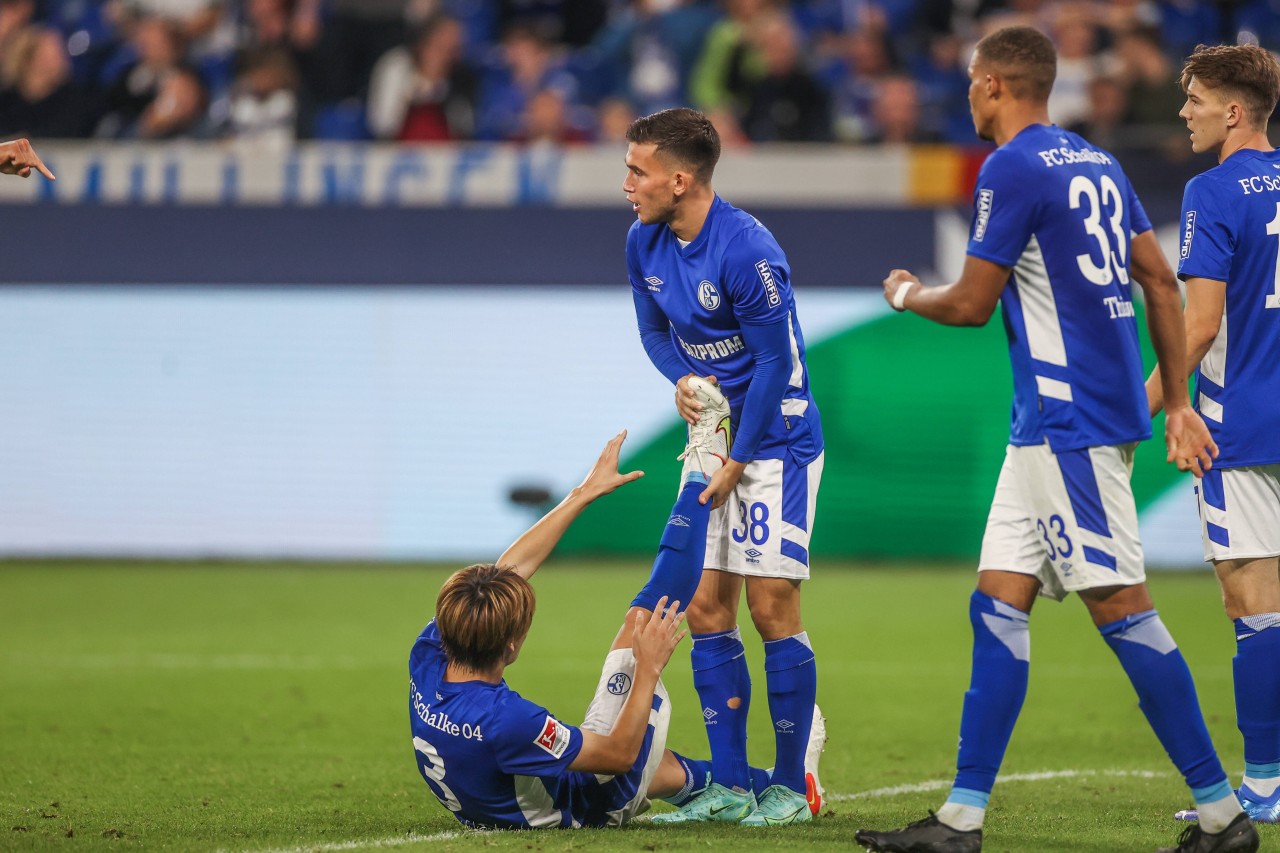 Schock beim FC Schalke 04! Ein Nationalspieler muss vorzeitig wegen einer Verletzung die Länderspielpause abbrechen.
