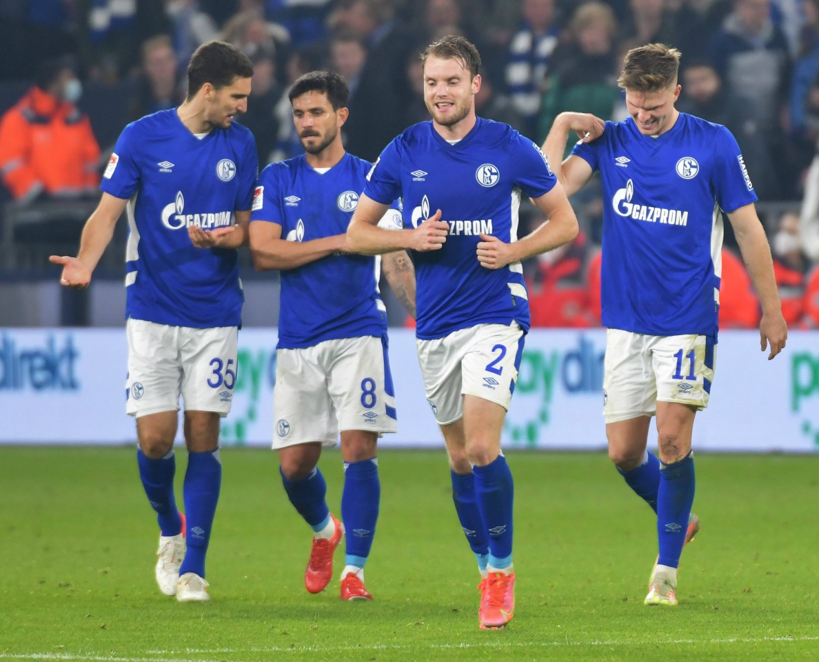 Bitter für den FC Schalke 04! Neben Top-Torjäger Simon Terodde fällt der nächste Stürmer aus. Marius Bülter (r.) wird nicht nach St. Pauli reisen.