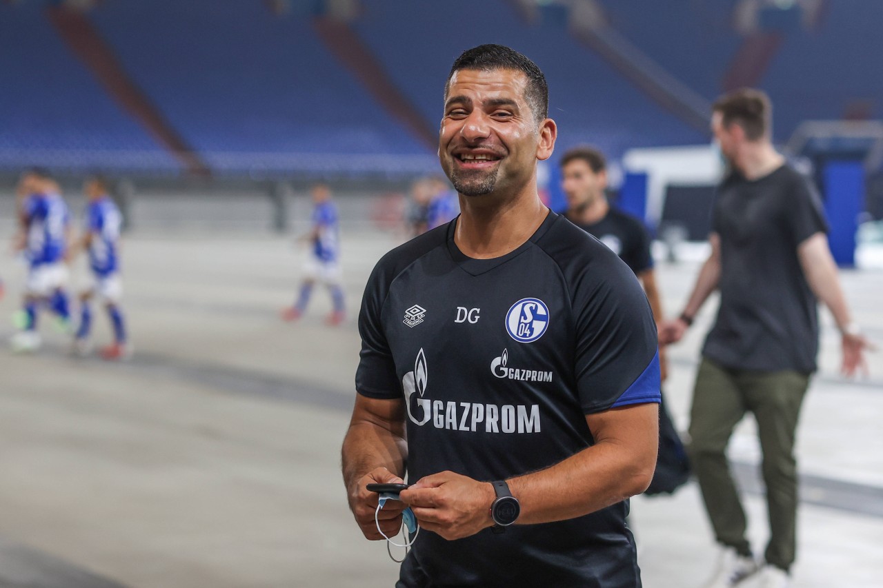 Beim FC Schalke 04 hat Grammozis was zu lachen: Der Wunschspieler kommt.