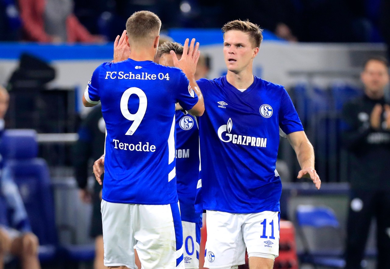 Neben Terodde trifft immerhin auch Marius Bülter (r.) für Schalke.
