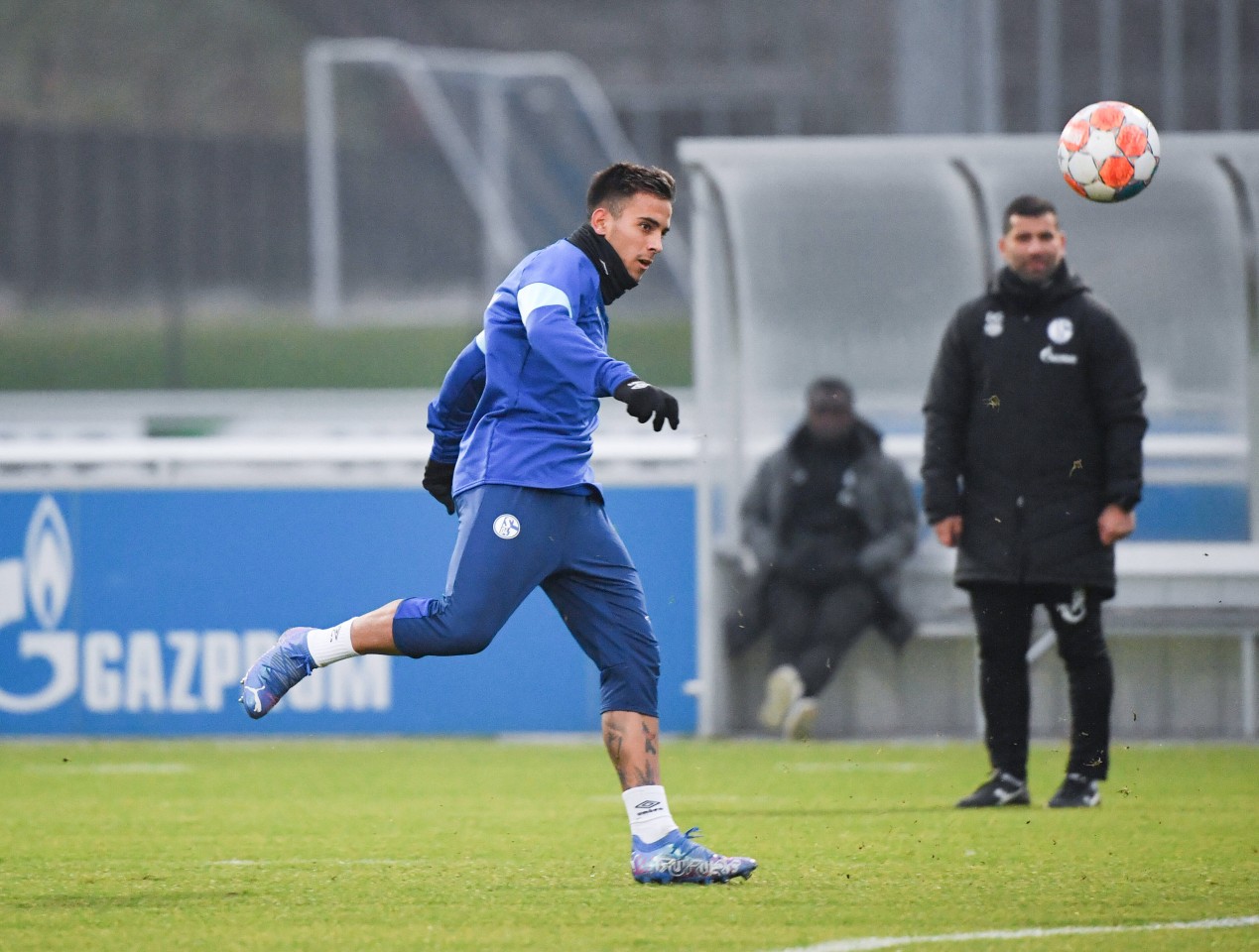 FC Schalke 04: Zalazar darf sich gegen Sandhausen Hoffnungen auf einen Startelf-Einsatz machen.
