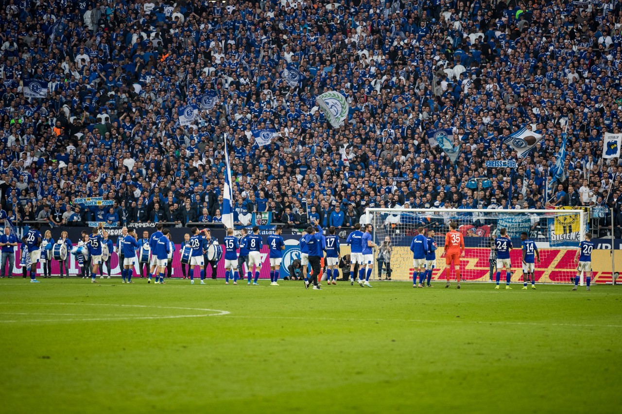 Bislang hielten sich die Schalke-Ultras in Sachen Stadionrückkehr zurück, jetzt könnte sich das laut „DER WESTEN“-Infos ändern.