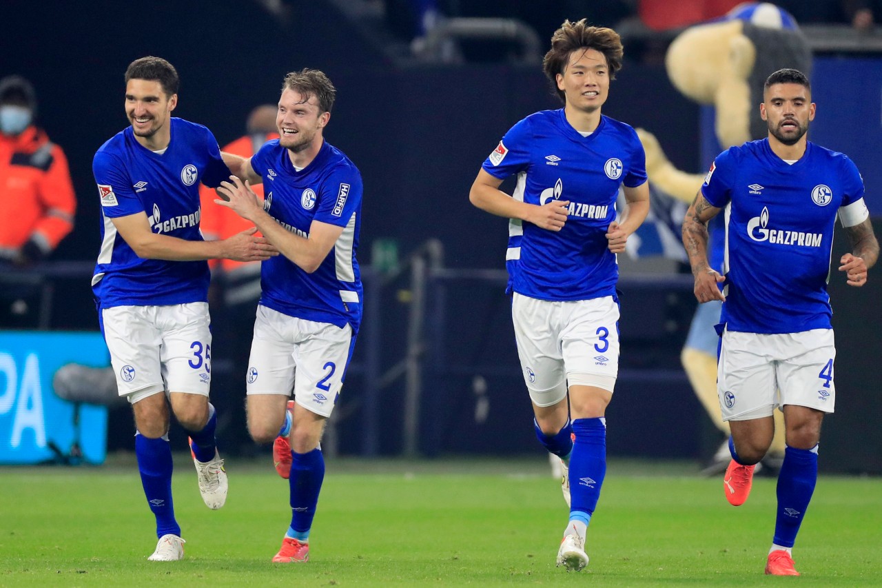FC Schalke 04: Victor Palsson (r.) sagt die Länderspiele mit Island ab.