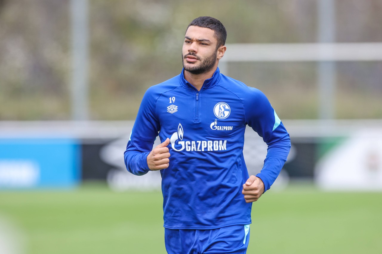 FC Schalke 04: Ozan Kabak hat noch immer keinen Abnehmer gefunden. 