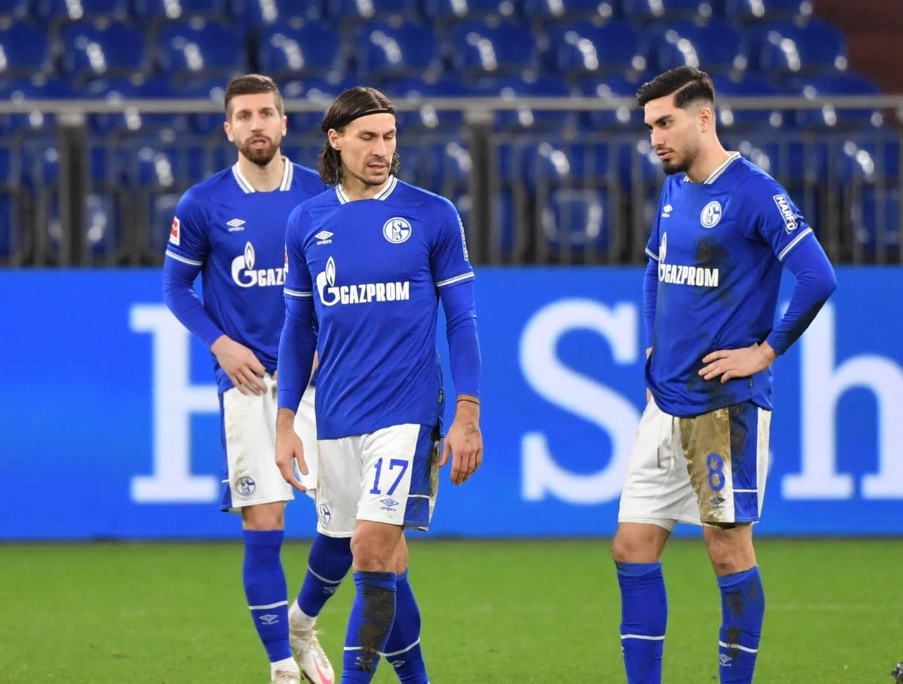Matija Nastasic (Mitte) und Suat Serdar (rechts) sind Verkaufskandidaten beim FC Schalke 04. Doch die Interessenten fehlen.