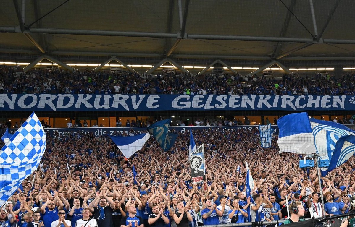 FC Schalke 04-Nordkurve.jpg