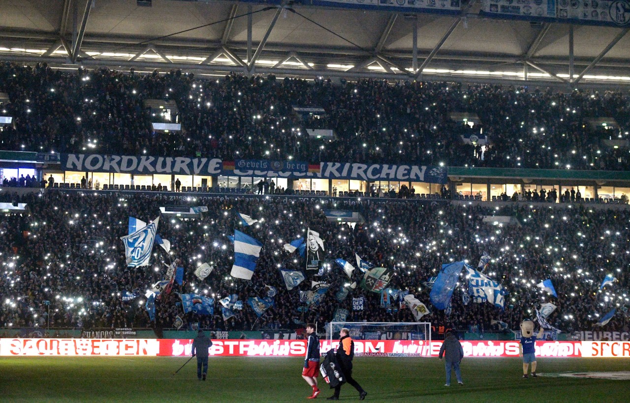 Zuschauer in der Veltins Arena – das gab es wegen Corona schon lange nicht mehr. 