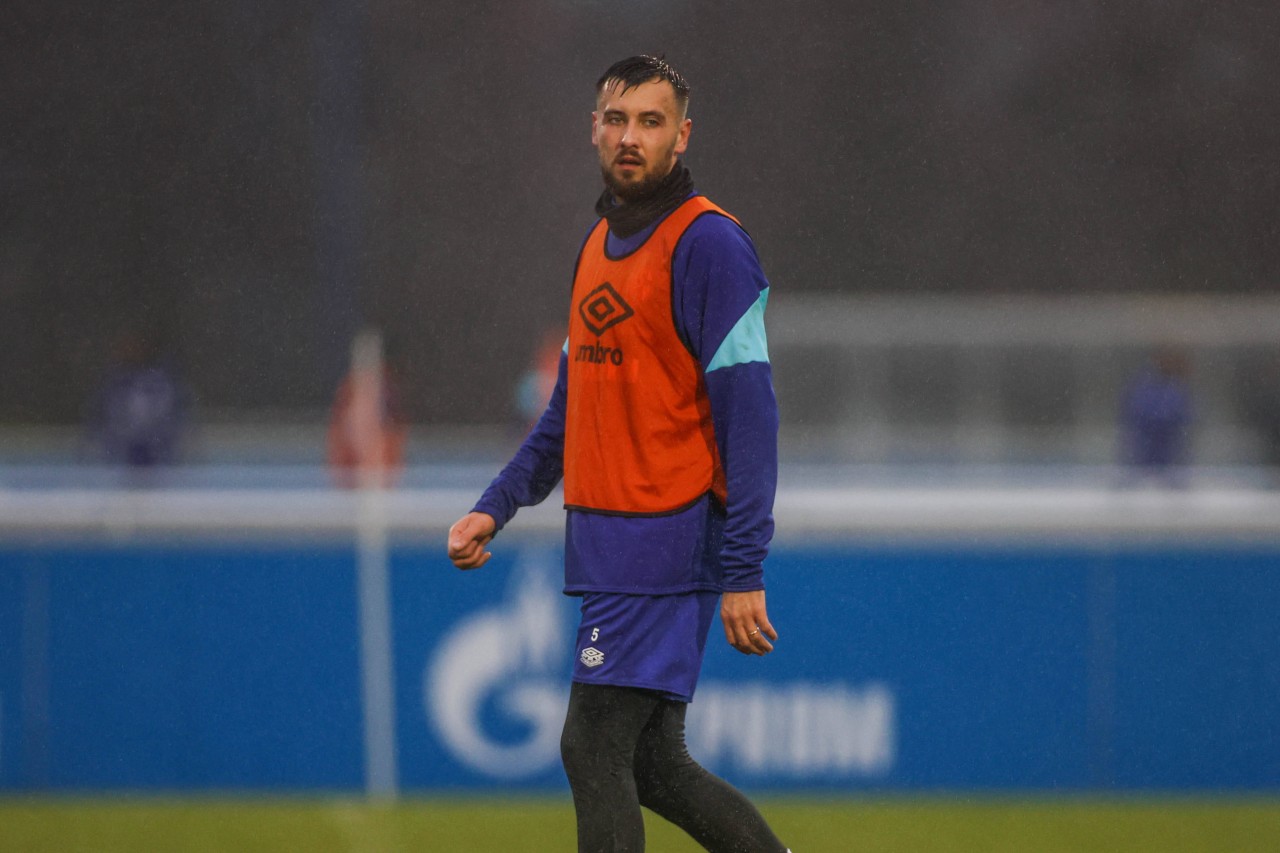 Rufat Dadashov von der U23 nahm am Training des FC Schalke 04 teil.