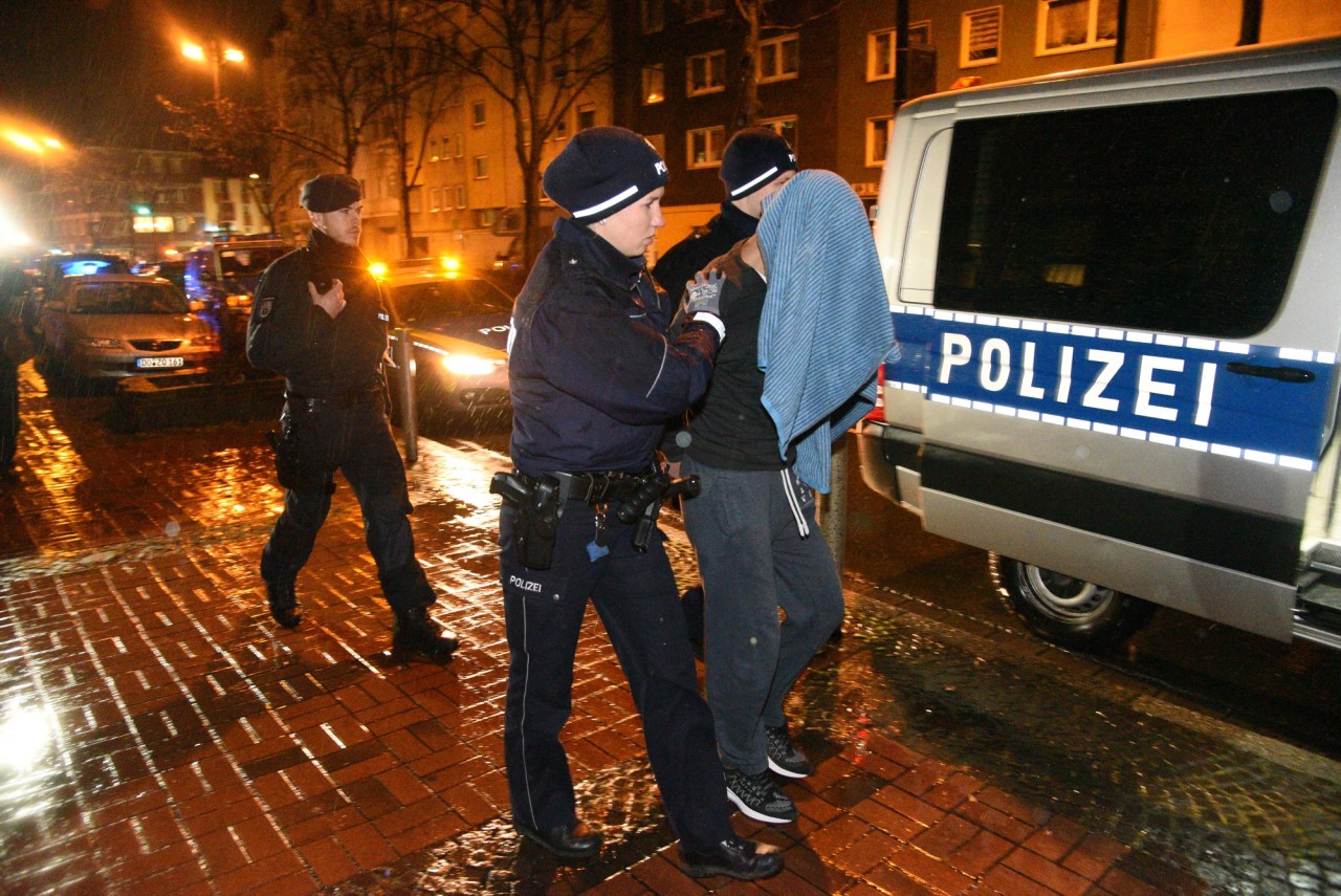 Festnahme bei dem Anti-Terror-Einsatz in Dortmund.