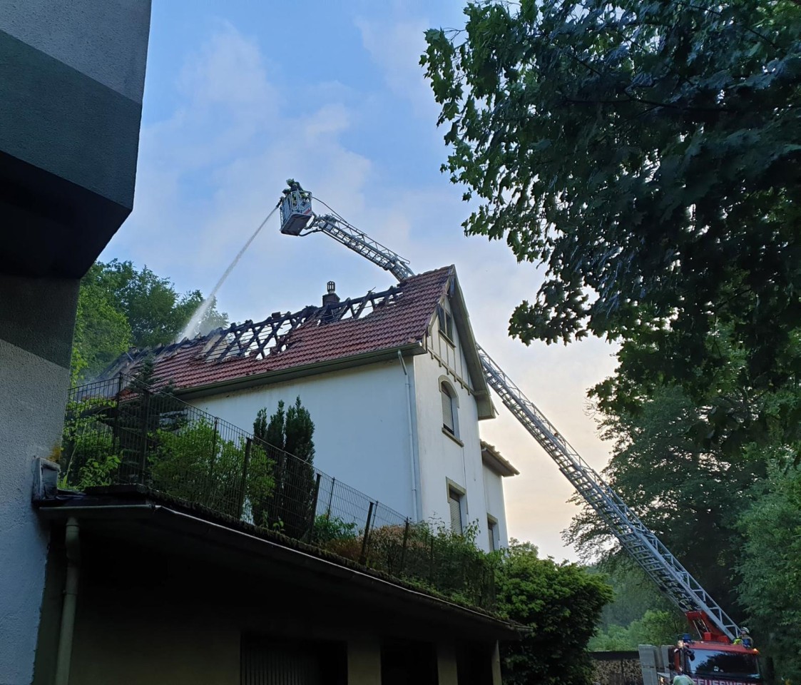 Gegen 4.30 Uhr war das Feuer gelöscht.