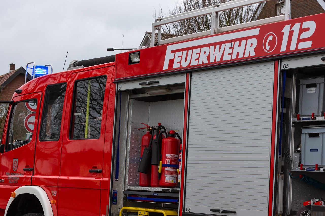 Düsseldorf: Die Feuerwehr musste wegen eines verschlossenen Autos anrücken.