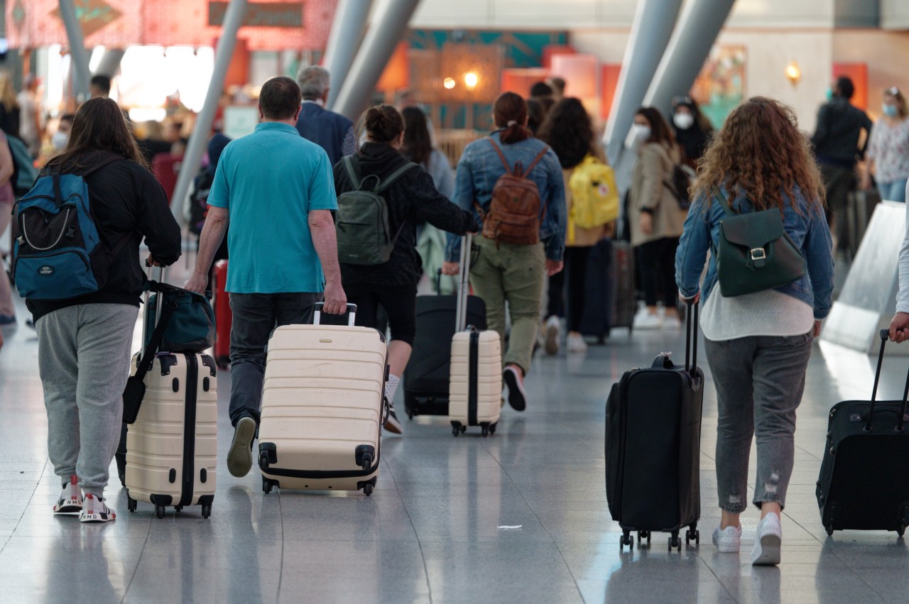 Am ersten Ferien-Wochenende flogen zahlreiche Menschen vom Düsseldorfer Flughafen aus in den wohlverdienten Urlaub.