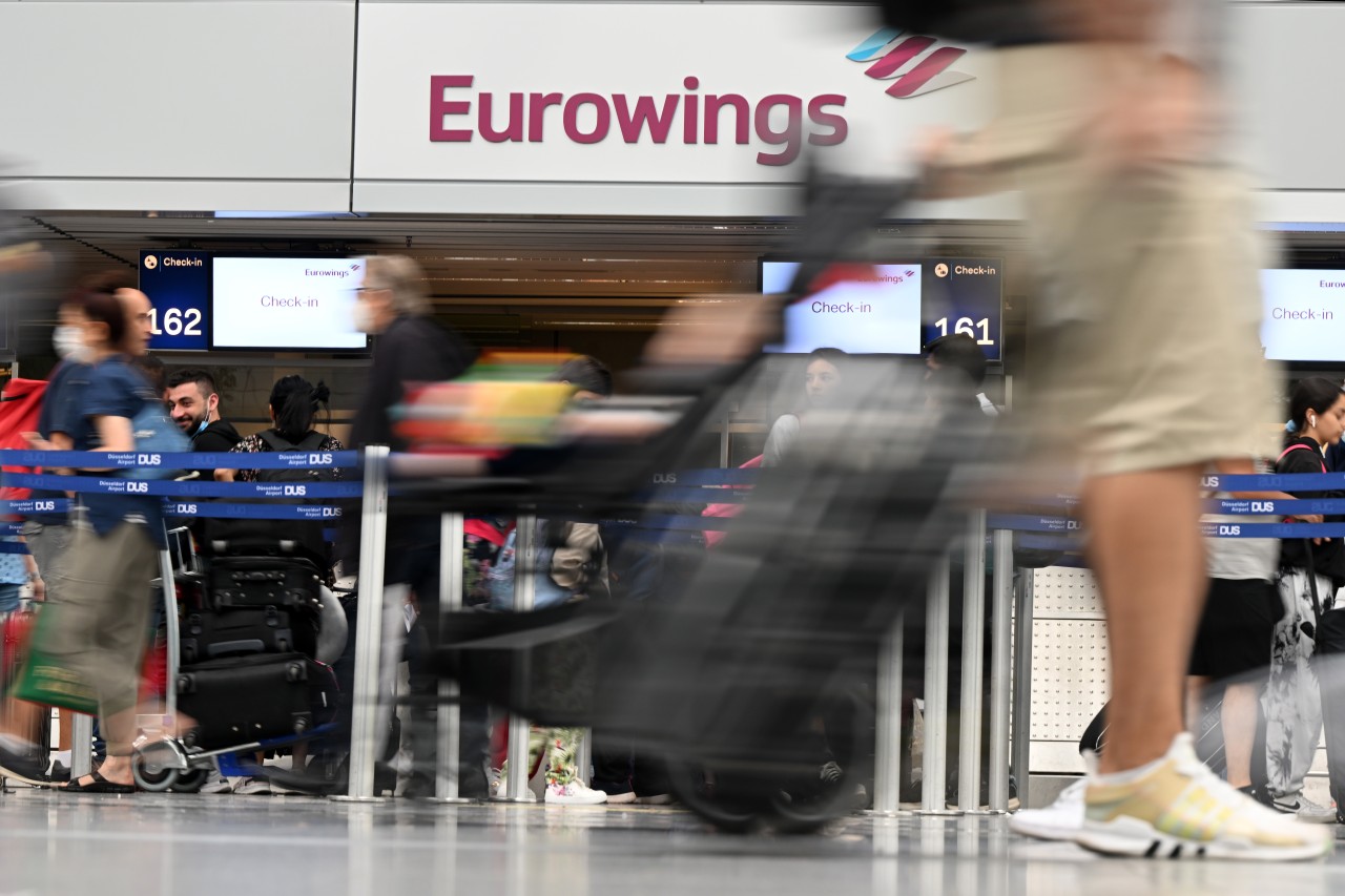 Am Freitag hat es wegen der Streichung von Eurowings-Flügen am Flughafen Düsseldorf mächtig Chaos gegeben. (Symbolbild)