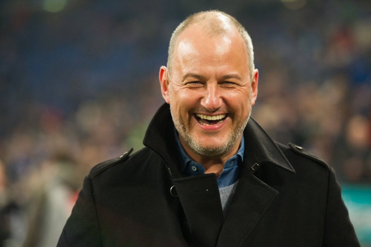 Frank Rosin lacht Schalke Werder Bremen 2015.jpg