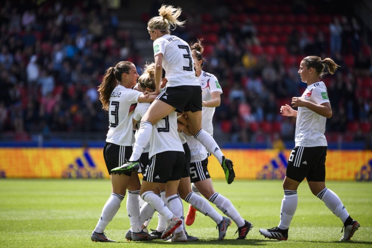 Frauen WM 2019 Deutschland China.jpg