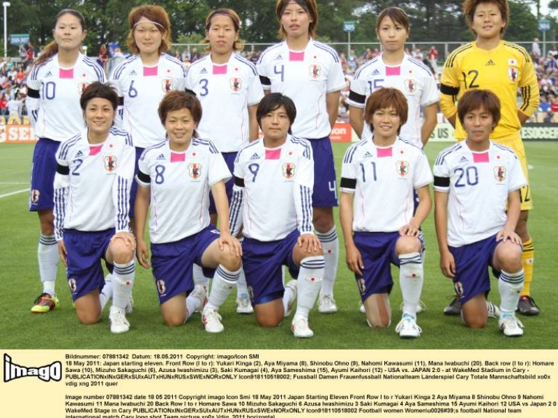 Team Japan: Yukari Kinga (2), Aya Miyama (8), Shinobu Ohno (9), Nahomi Kawasumi (11), Mana Iwabuchi (20). Back row (l to r): Homare Sawa (10), Mizuho Sakaguchi (6), Azusa Iwashimizu (3), Saki Kumagai (4), Aya Sameshima (15), Ayumi Kaihori (12). Foto: imago
