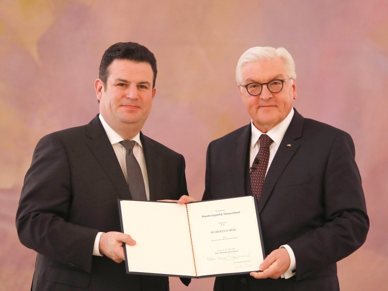 Hubertus Heil, stellvertretender Vorsitzender der SPD-Bundestagsfraktion, ist Arbeits- und Sozialminister und bekam die entsprechende Urkunde vom Bundespräsidenten.
