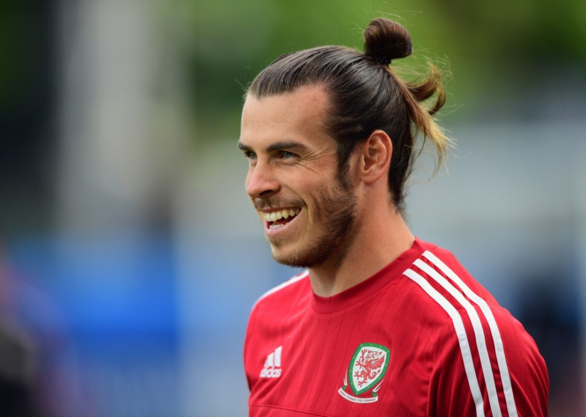 Gareth_Bale_Wales.jpg