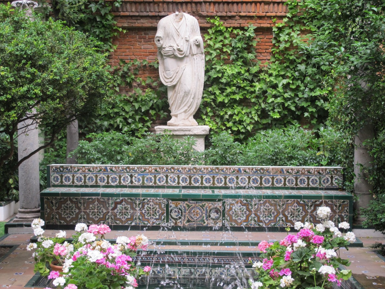 Der Garten des Malers Joaquín Sorolla liegt mitten in Madrid. Stadtgarten, Villa und Atelier sind heute Museum.