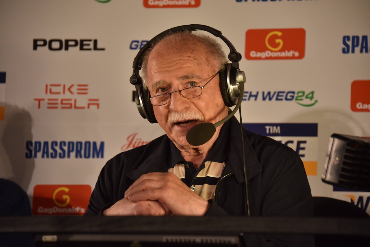 In Gelsenkirchen wird Werner Hansch sein letztes Spiel kommentieren.
