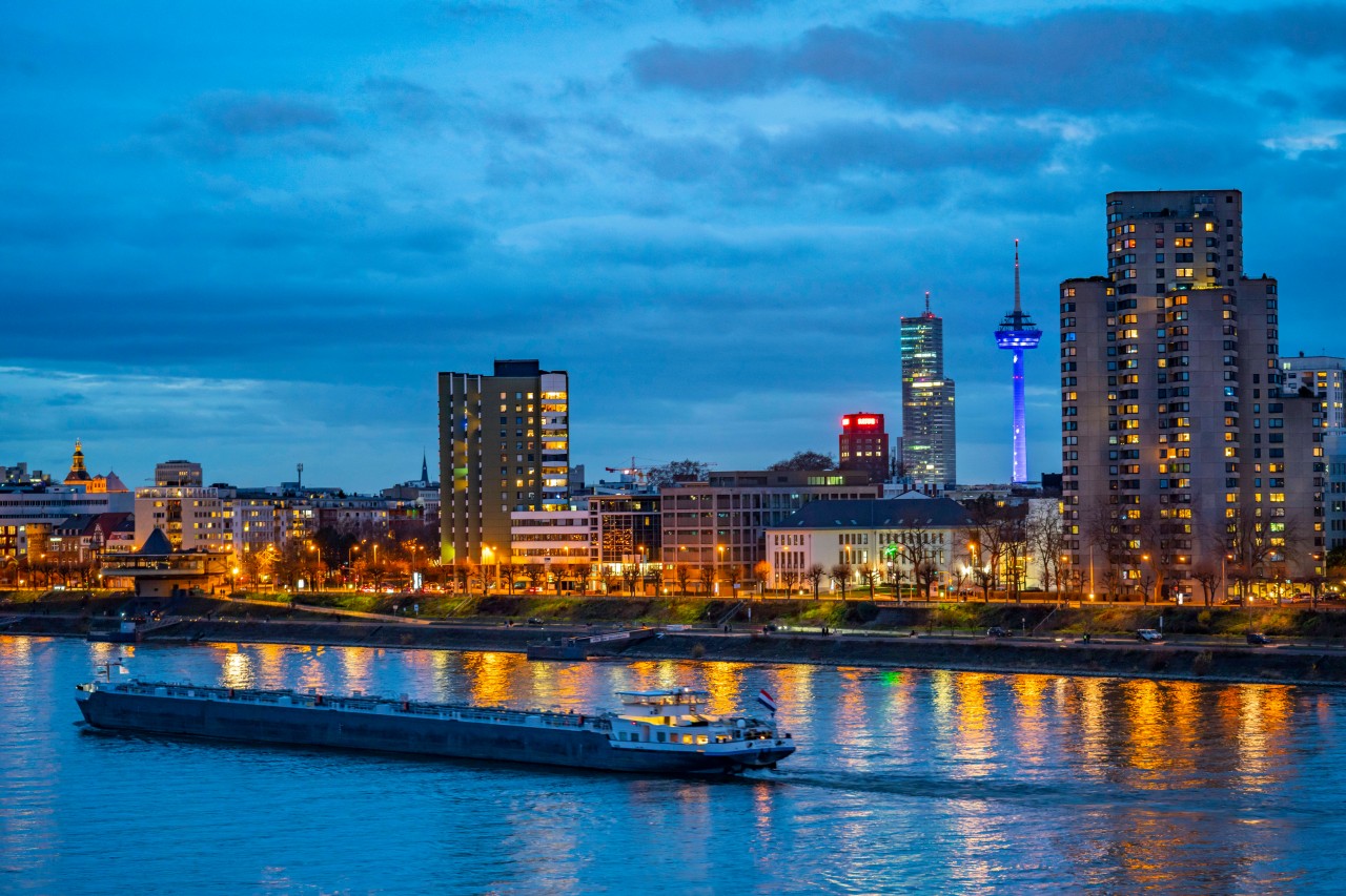 Größte Stadt NRW: Köln grüßt von der Spitze. (Symbolbild) Größte Stadt NRW: Köln grüßt von der Spitze. (Symbolbild)