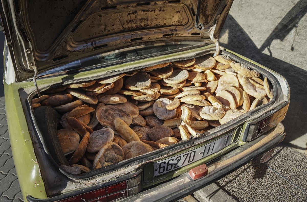 Gut gefüllt: Dieser bemerkenswerte Brot-Transport in Marokko musste einfach abgelichtet werden. 