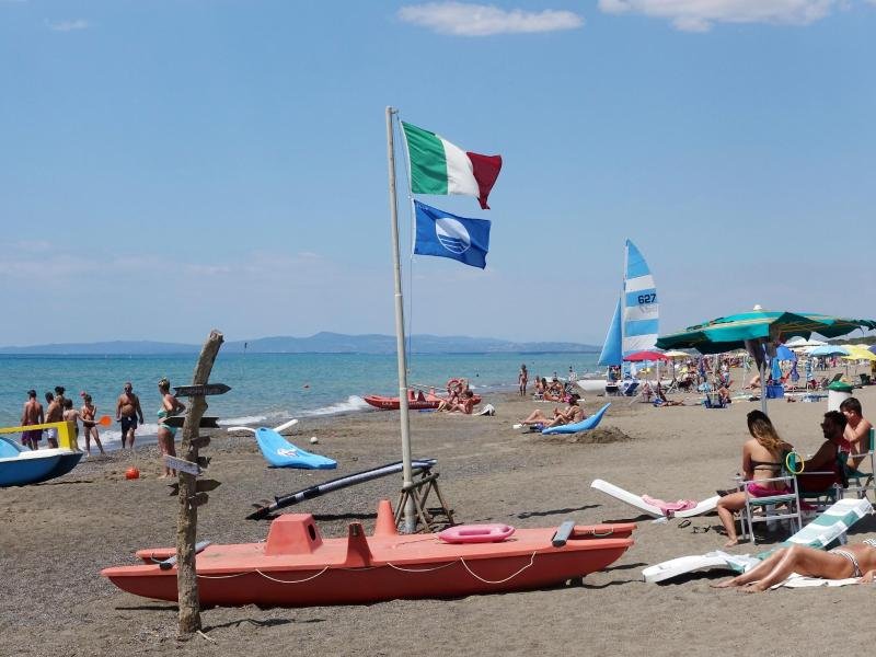 Gute Badebedingungen bietet etwa der Strand von Marina di Castagneto Carducci.