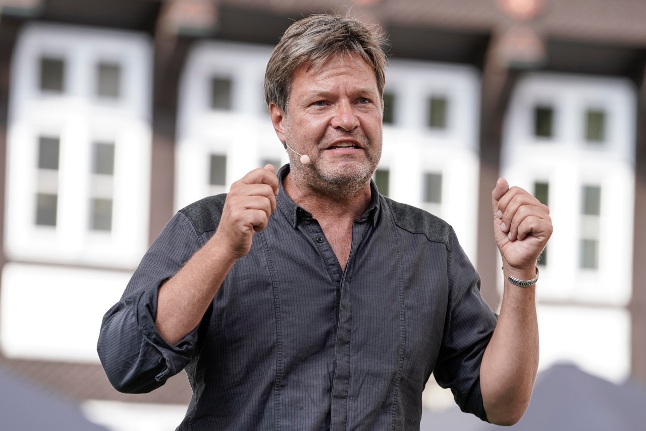 Grünen-Chef Robert Habeck auf Wahlkampftour in Deutschland. Grünen-Chef Robert Habeck auf Wahlkampftour in Deutschland.