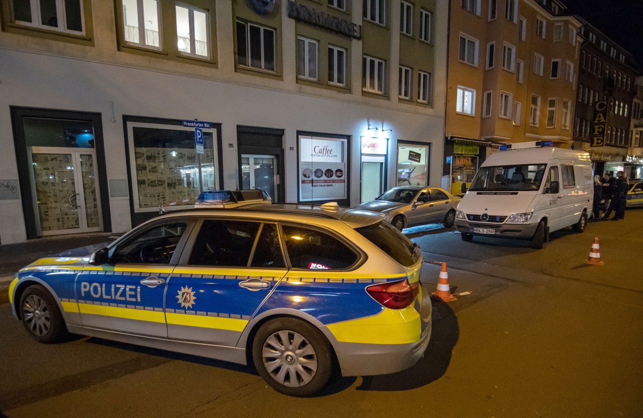 Polizeieinsatz am Tatort an der Frankfurter Straße in Hagen.