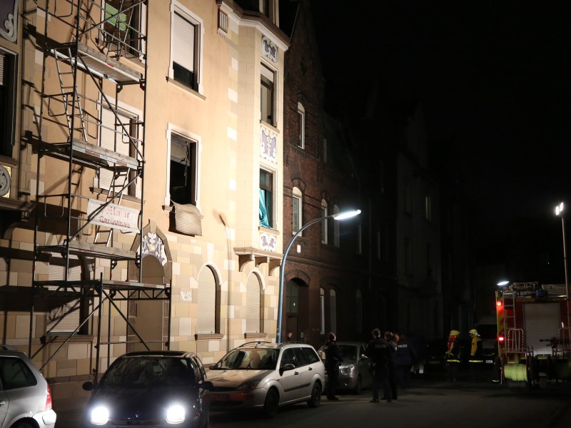 H. sagte, dass in der Sedanstraße eine Wohnung brenne.