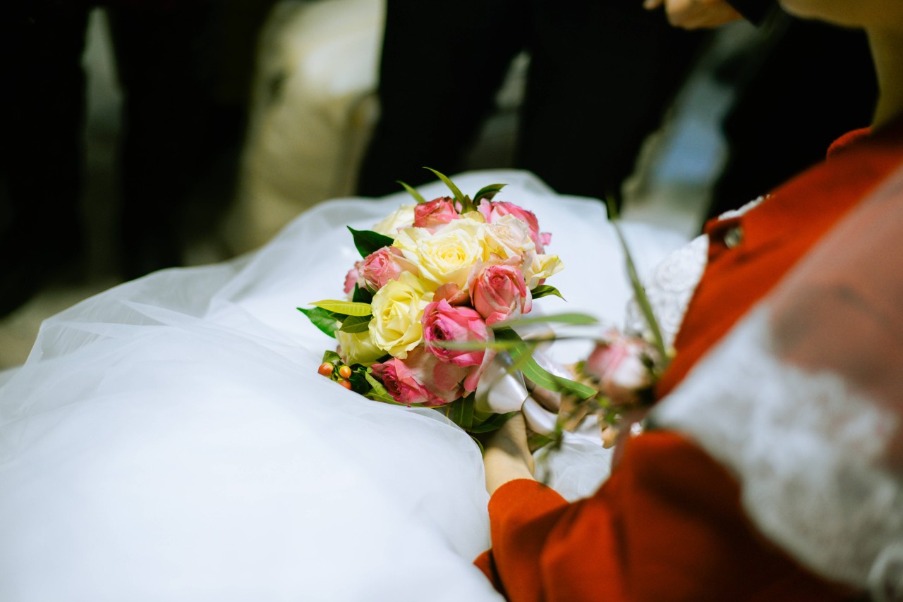 Am Tag der Hochzeit stirbt eine Braut urplötzlich. (Symbolbild) 