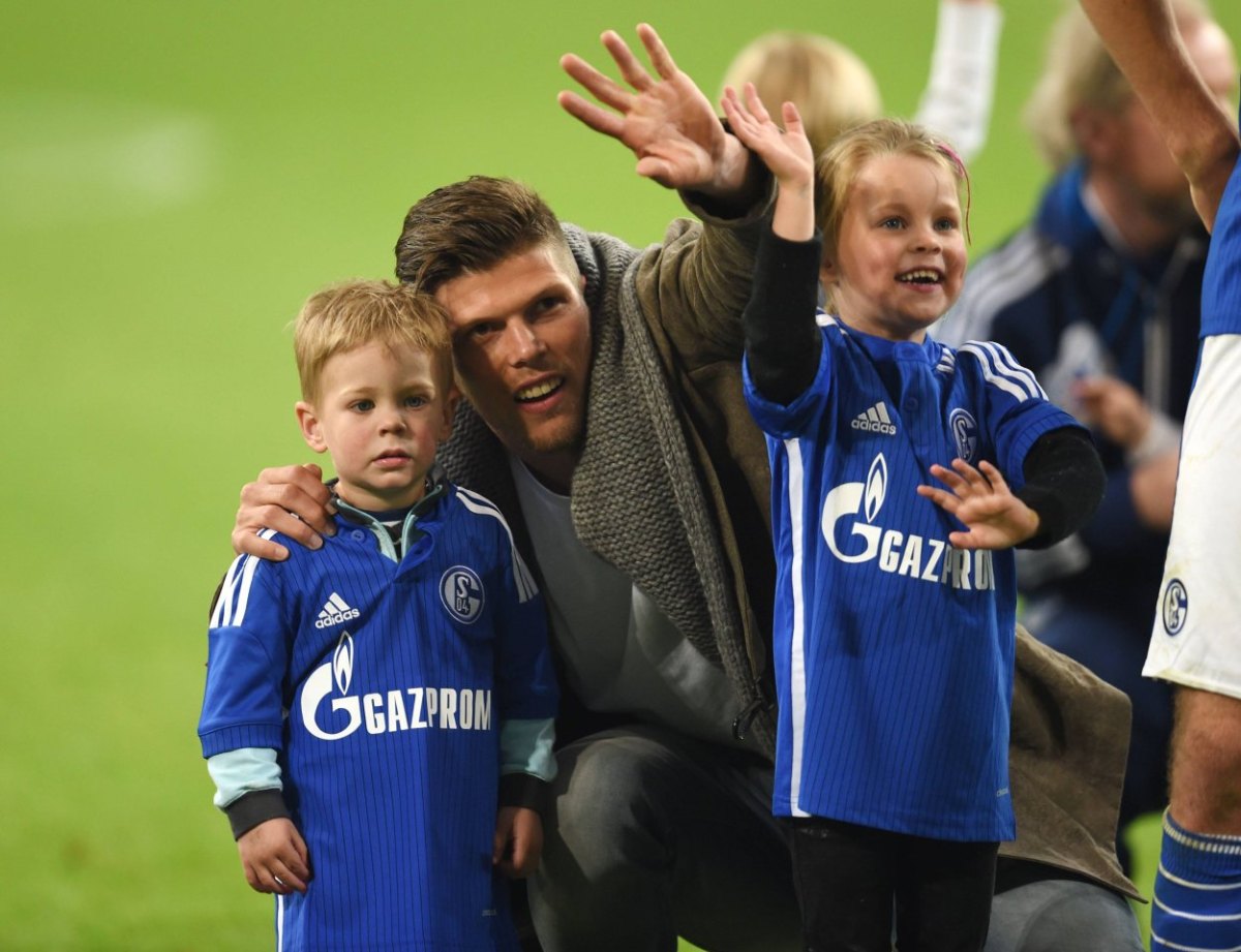 Huntelaar-Schalke-Kind.jpg