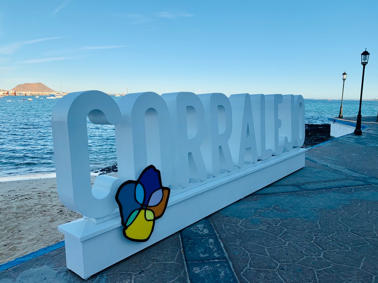 Vom Gran Hotel Bahía Real kann man am Meer entlang nach Corralejo schlendern.