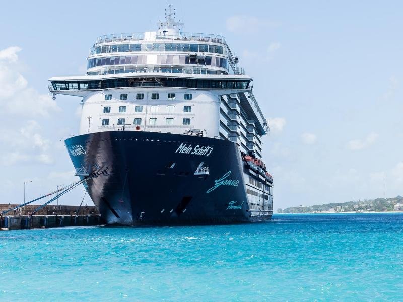 Im Hafen von Bridgetown, Barbados: Tui Cruises nimmt im Winter Kurs auf die Karibik.