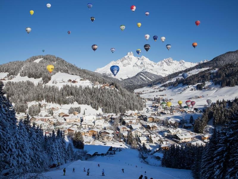 Im Januar und Februar 2022 trifft sich die Ballonszene im österreichischen Bergdorf Filzmoos.