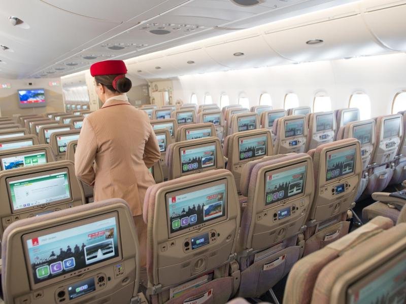 In der Economy-Klasse müssen sich Passagiere meist mit weniger Beinfreiheit begnügen. Bei Emirates (im Bild) sind es zwischen 81 und 84 Zentimeter.