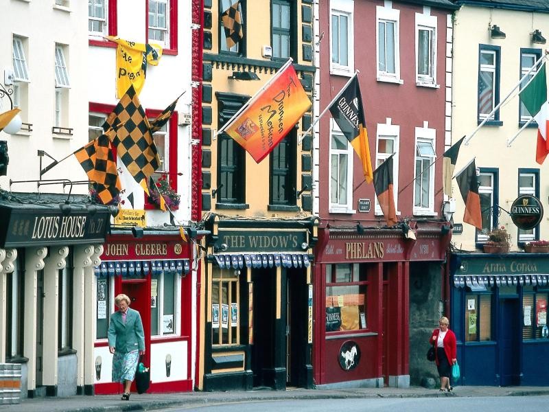 In Kilkenny in Irland schlägt das Herz für Hurling - das ist auch an den Flaggen erkennbar.