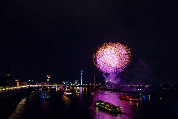 Auch in diesem Jahr wird es wieder ein japanisches Feuerwerk an der Düsseldorfer Rheinpromenade geben. 