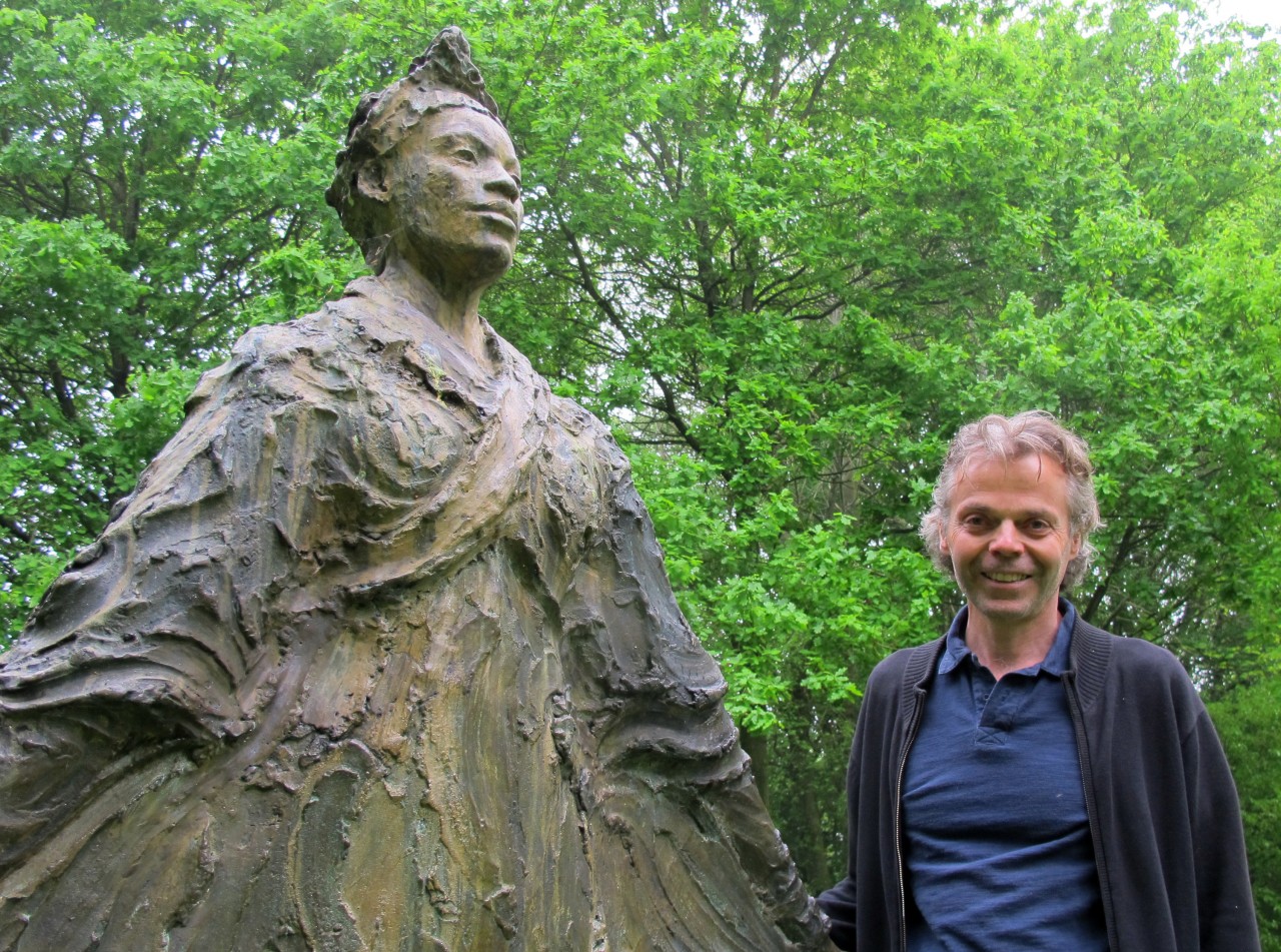 Bildhauer und Landschaftsgärtner Jean-Marc de Pas verwandelte das Familienanwesen in einen Landschaftspark - den Skulpturengarten Bois-Guilbert. 