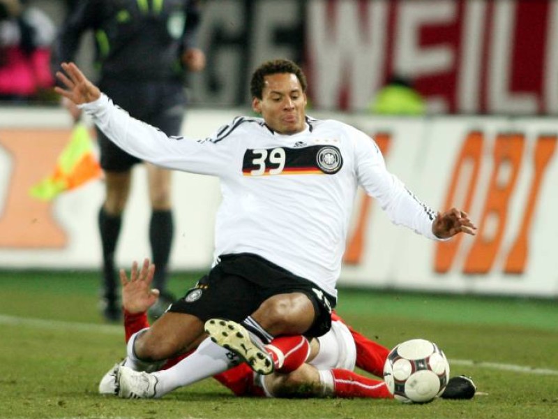 ... empfahl er sich für die Nationalmannschaft. Am 9. November 2007 wurde er von Bundestrainer Löw erstmals nominiert, spielte dreimal, gehörte ...