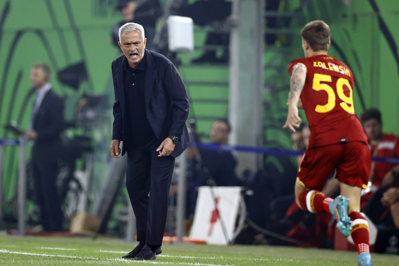 AS Rom und Startrainer José Mourinho (links) wollen ihr Talent nicht ziehen lassen.