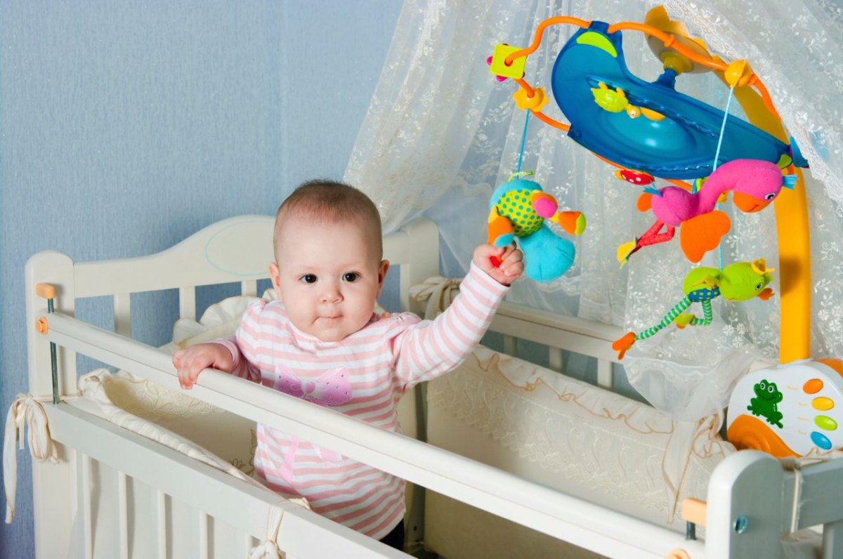 Kinderbett Mobile Baby.jpg