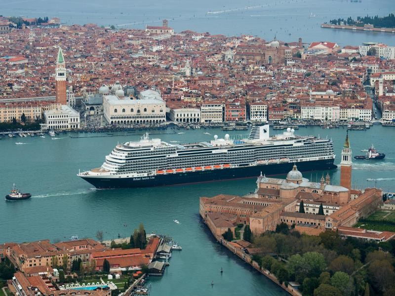 Die Koningsdam in Venedig: In der Premierensaison fährt das Schiff in Europa.