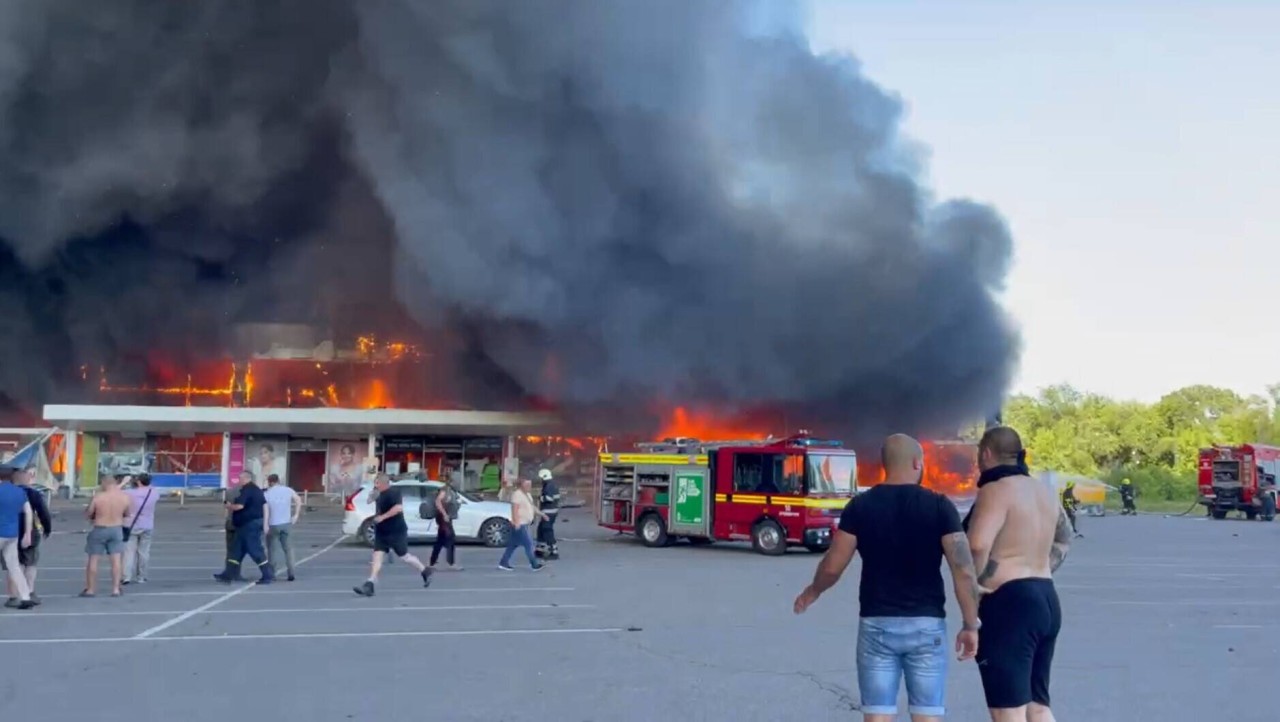 Erste Bilder aus Krementschuk zeigen das Feuer-Inferno. 
