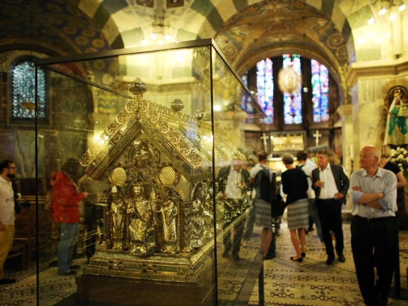Der Karlsschrein im Dom von Aachen ist eines von fünf Weltkulturerben in NRW.