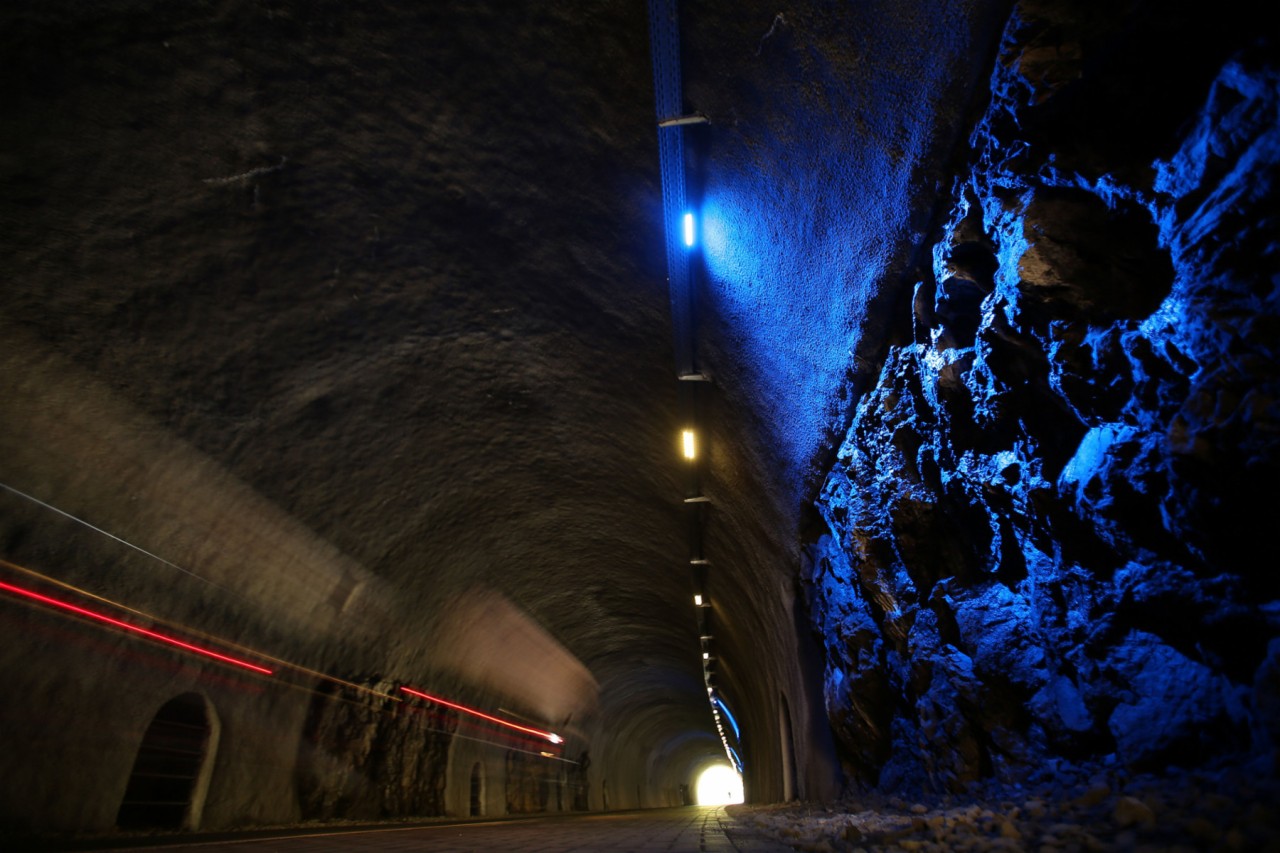Die LED-Beleuchtung in den Tunneln leuchtet Radfahrern den Weg.