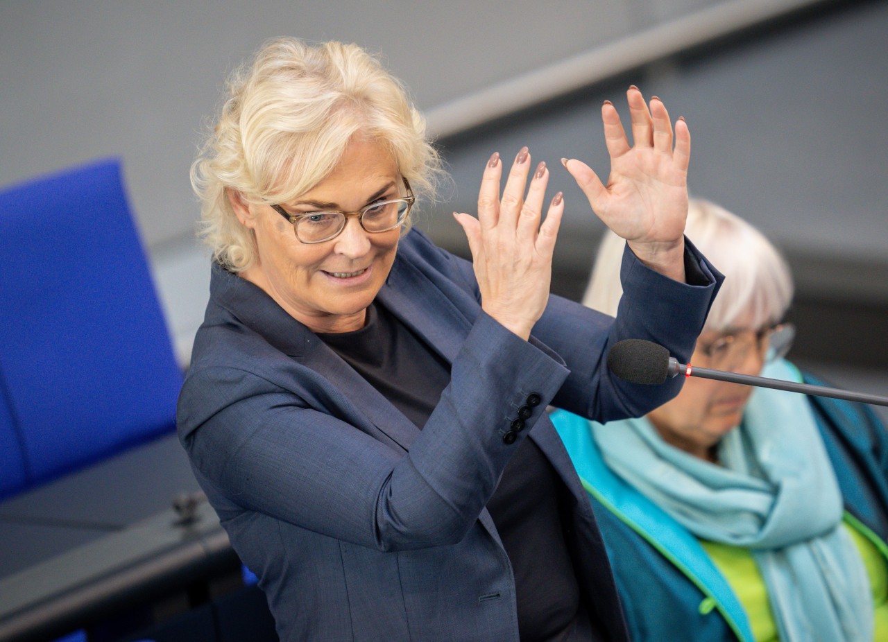 Verteidigungsministerin Christine Lambrecht im Bundestag. 